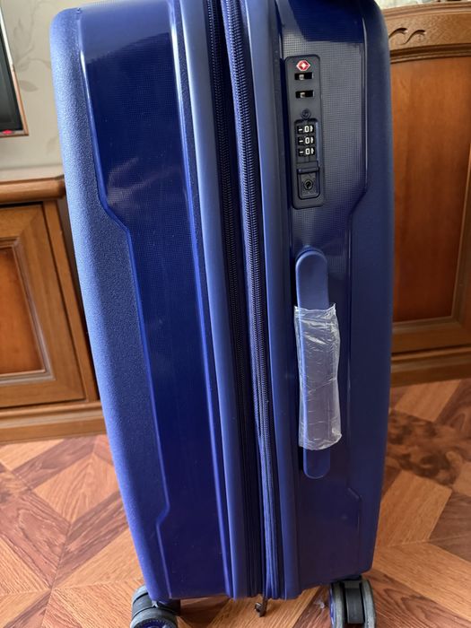 Продам чемодан новый