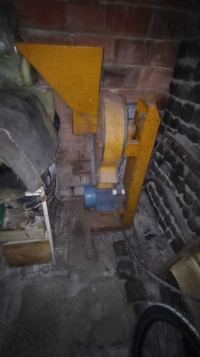 Фуражомелка с двигател 2.2