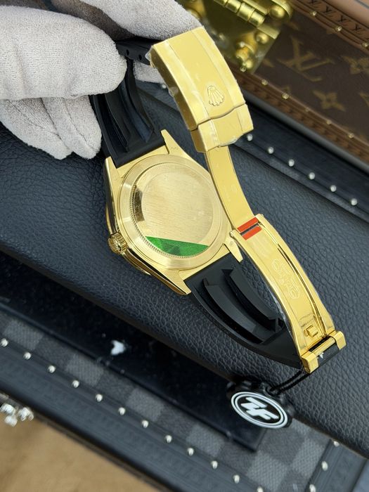 Rolex Sky-Dweller Rubber Gold 18k