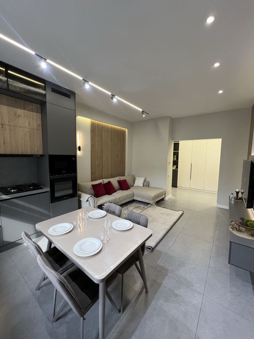 Жк Казахстан! Сдаётся новая 3- ком квартира срочно! Реальное фото!