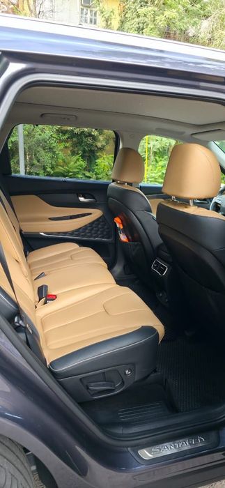 Продаю свой автомобиль Hyundai Santa Fe 2022 года.