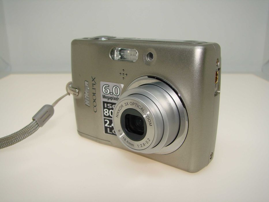 Nikon Coolpix L11 - Надежден и Компактен фотоапарат 6MP, 3x оптичен