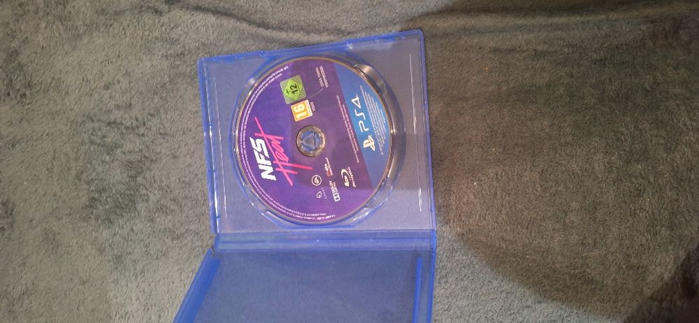 Продавам ps4  игра NFS Heat