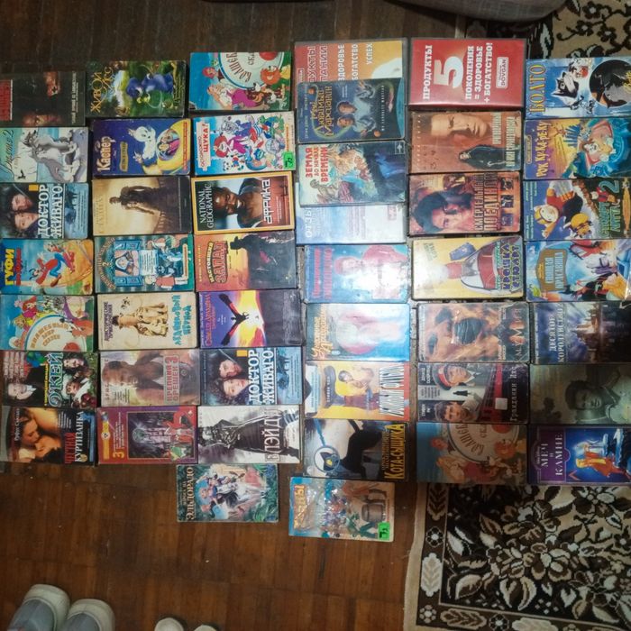 100 штук видео кассеты оптом дёшево отдаю