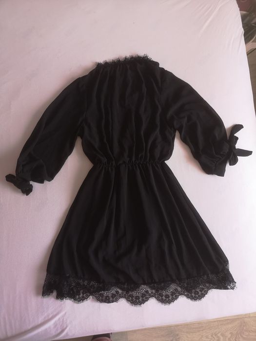 черна елегантна рокля