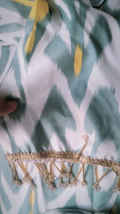 Atlas nusxa tushirilgan uzbekskiy kuylak material sifatli va yumshoq.