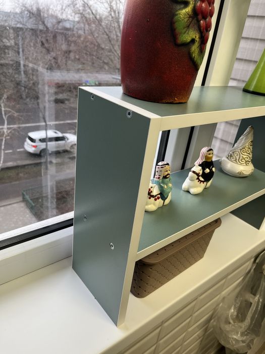 Компактная настольная полочка