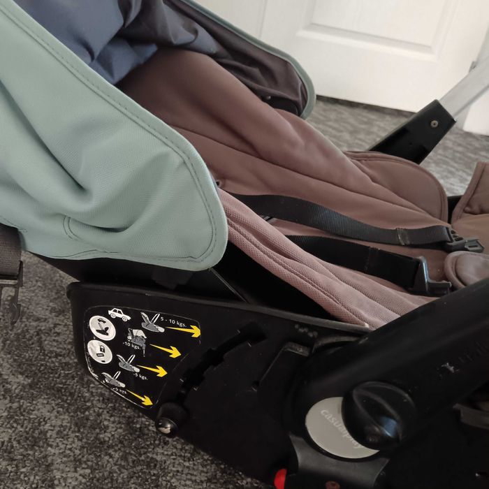 Donez cuco cu spătar reglabil și cadru.