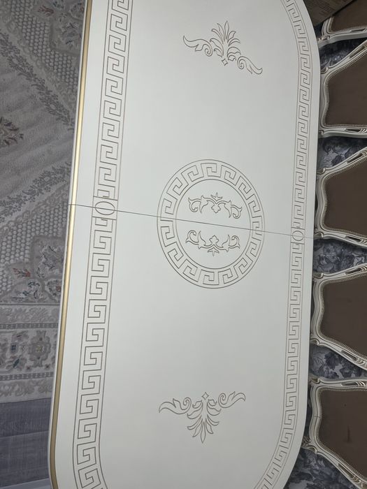 Продам стол в отличном состоянии.