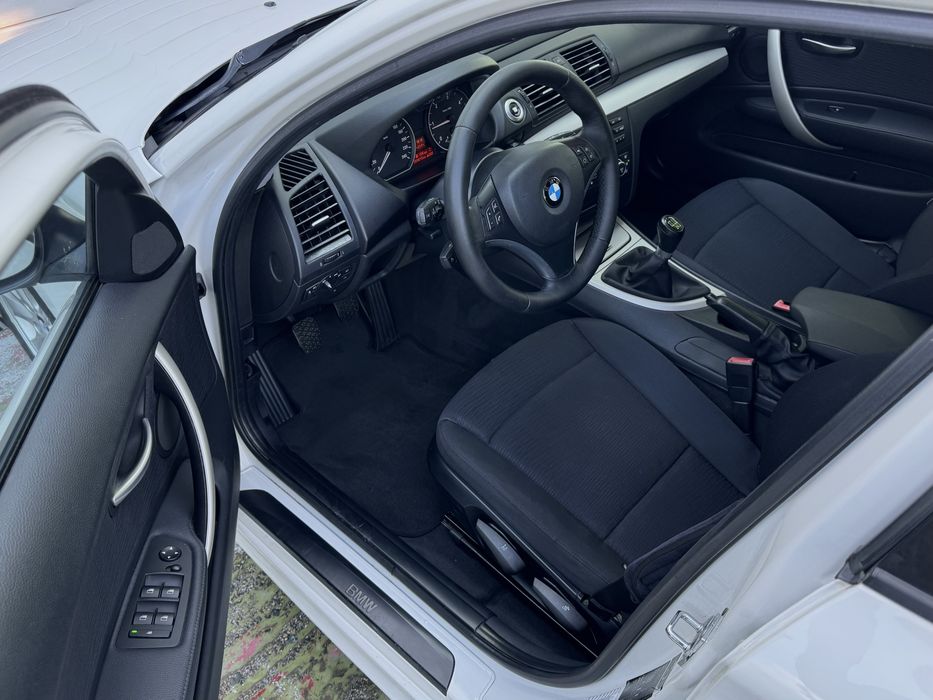 Bmw Seria 1 //Pilot//Clima cu Ac//Senzori//Keyless//Comenzi//Istoric Complet//