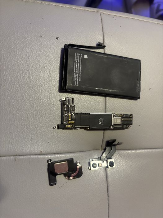 Vand piese iphone 13 de 128gb