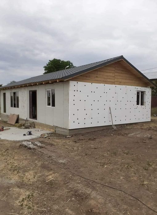 Vand case modulare pe profil metalic