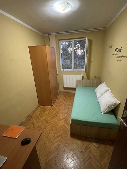 Vand Apartment 3 camere, Complexul studențesc, centrală proprie.