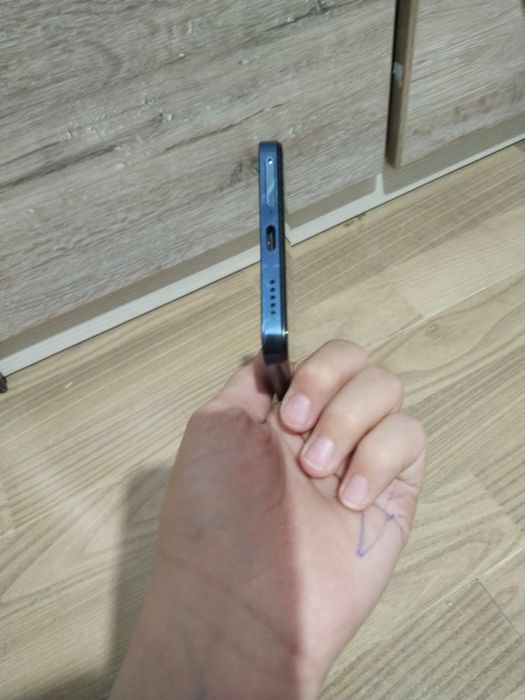 Телефон vivo Y100