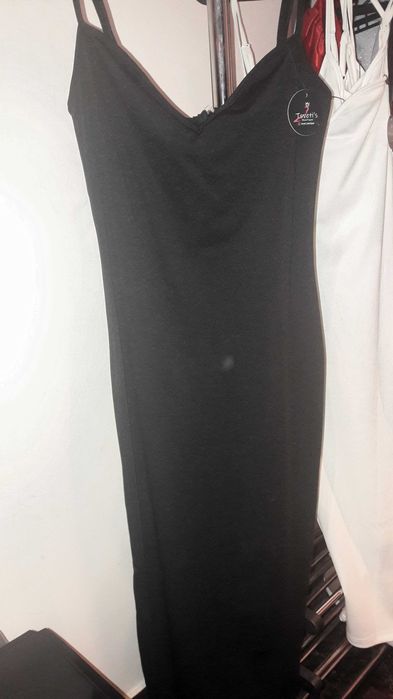 Елегантна рокля в черно и бяло