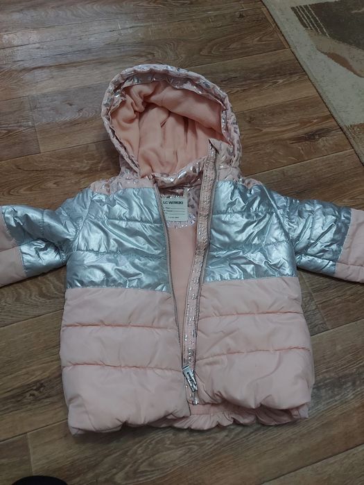 Продам куртку на девочку