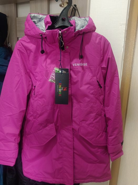 Продам ДЕМИСЕЗОННУЮ куртку для девочки 158