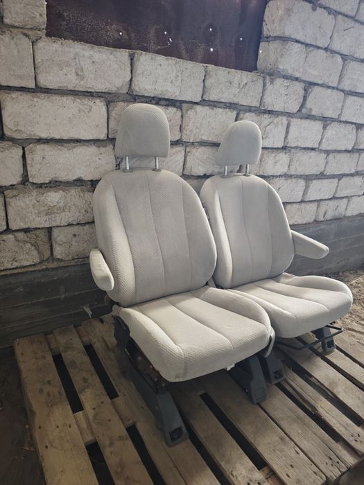 Toyota Sienna 2013г Второй ряд Сиденья