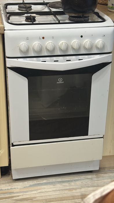 Продам газовую плиту