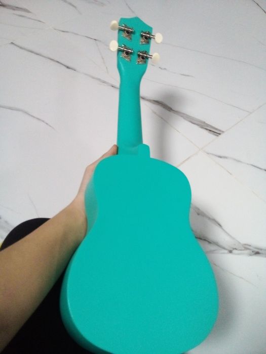 Продам новый укулеле срочно