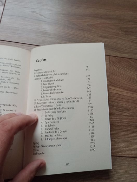 Vând cărți bune de istorie