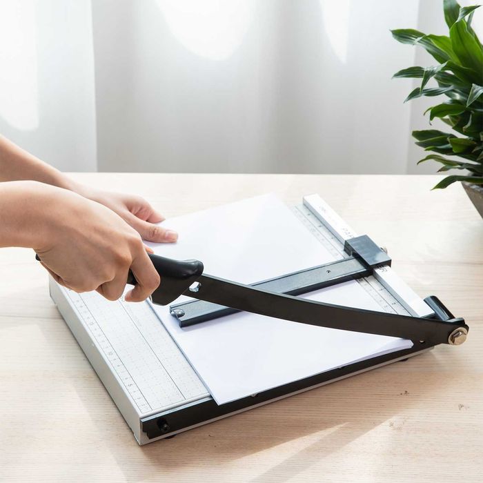 DELI 8014 – Professional qog‘oz kesish rezagi (A4/B4 formatlar uchun)