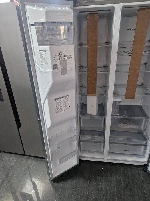Хладилник LG Side by side Нов