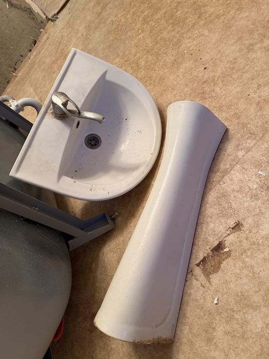 Продам раковину-тюльпан