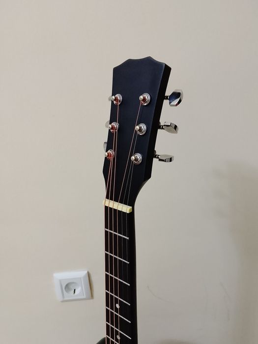 Gitara sotiladi tezda manzil Oʻrigzor bozor