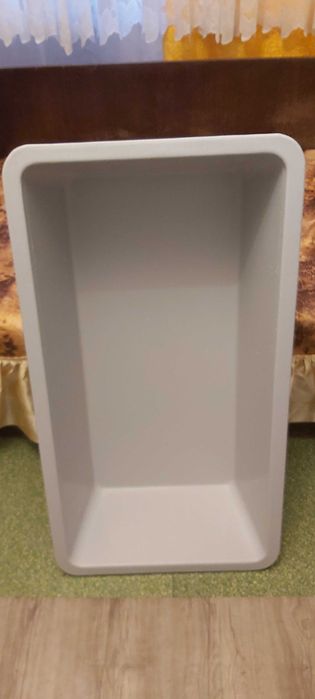 Продавам голямо корито 80на44на19