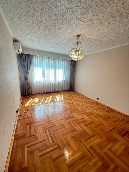 Apartament cu 3 camere , zona Rogerius