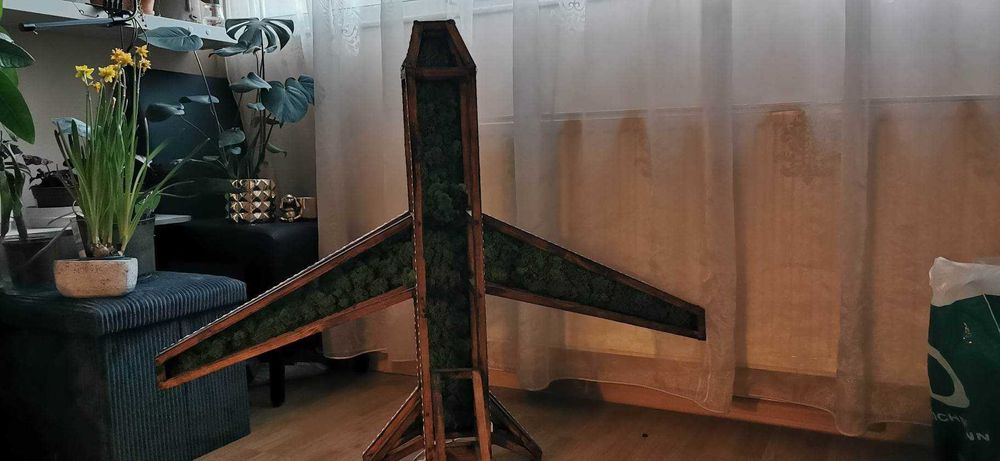 Decoratiune - Avion din lemn realizat manual cu licheni si led-uri rgb