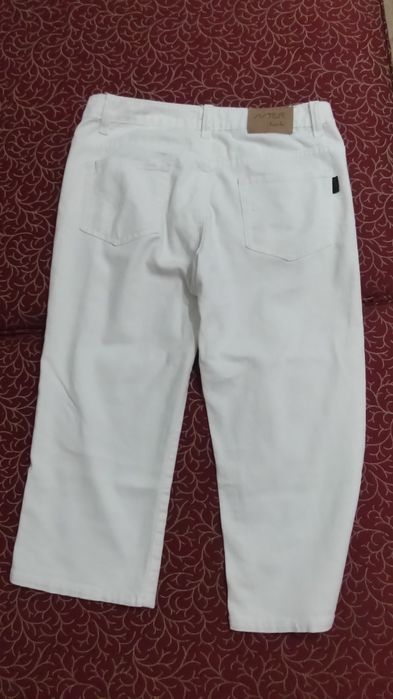 Blugi albi 3/4 brodati
