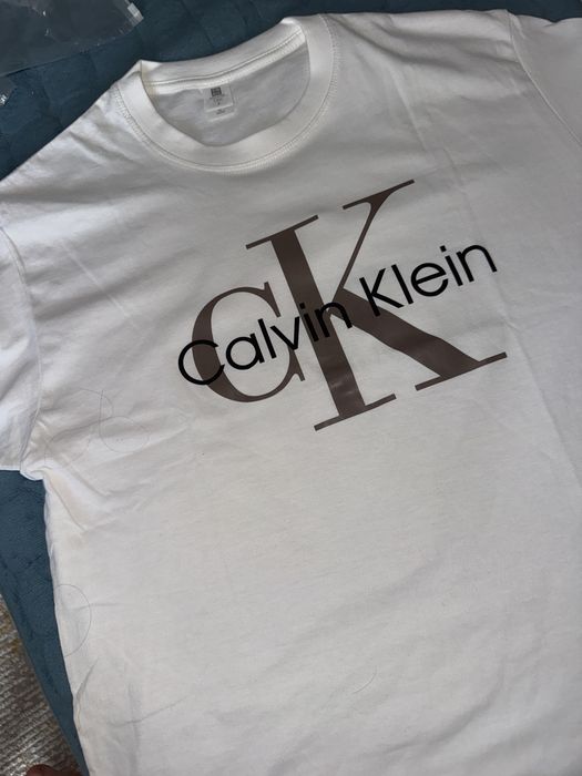 футболка Calvin Klein М размер
