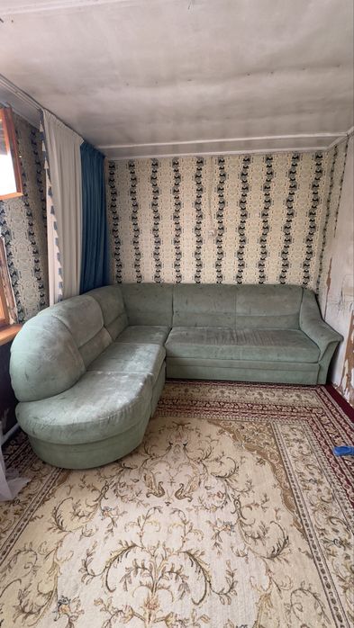 На продаже угловой диван