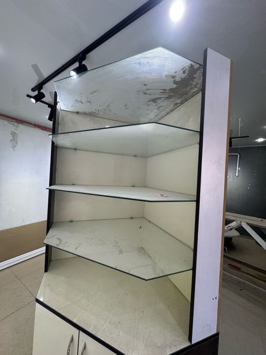 шкаф витрина продам