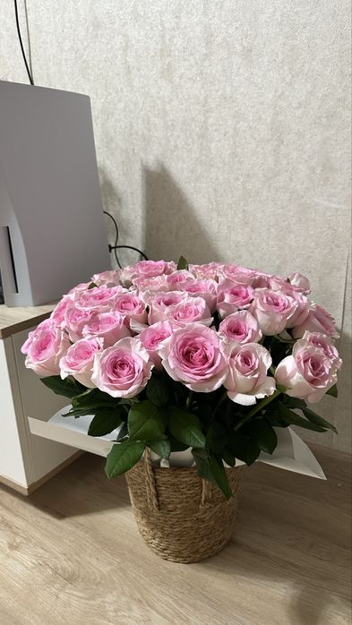 Букет роз в корзине , 51 штука