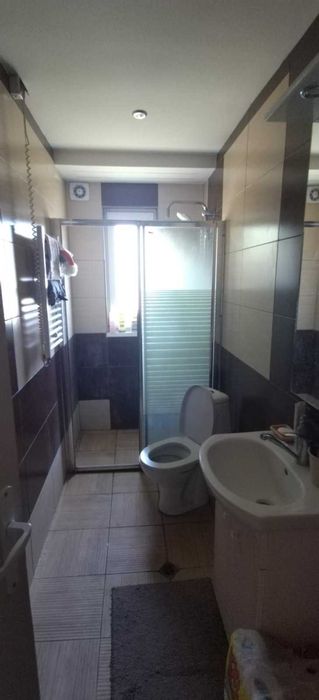 Две самостоятелни къщи в делим двор в с. Ген. Кантарджиево