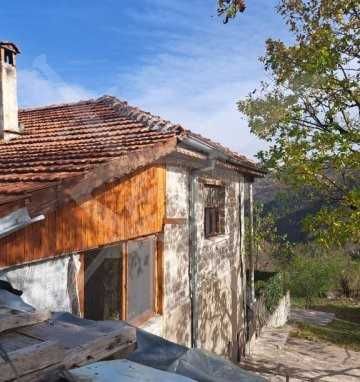 Продава се Къща в с. Врата, Област Пловдив - 210 кв.м за 881 €/кв.м - Снимка #1