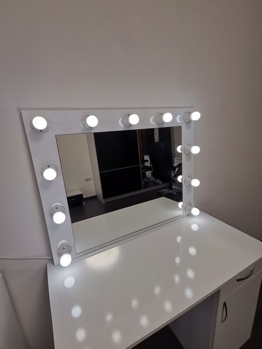 Огледало за грим с осветление