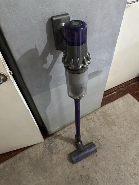 Dyson пылесос.