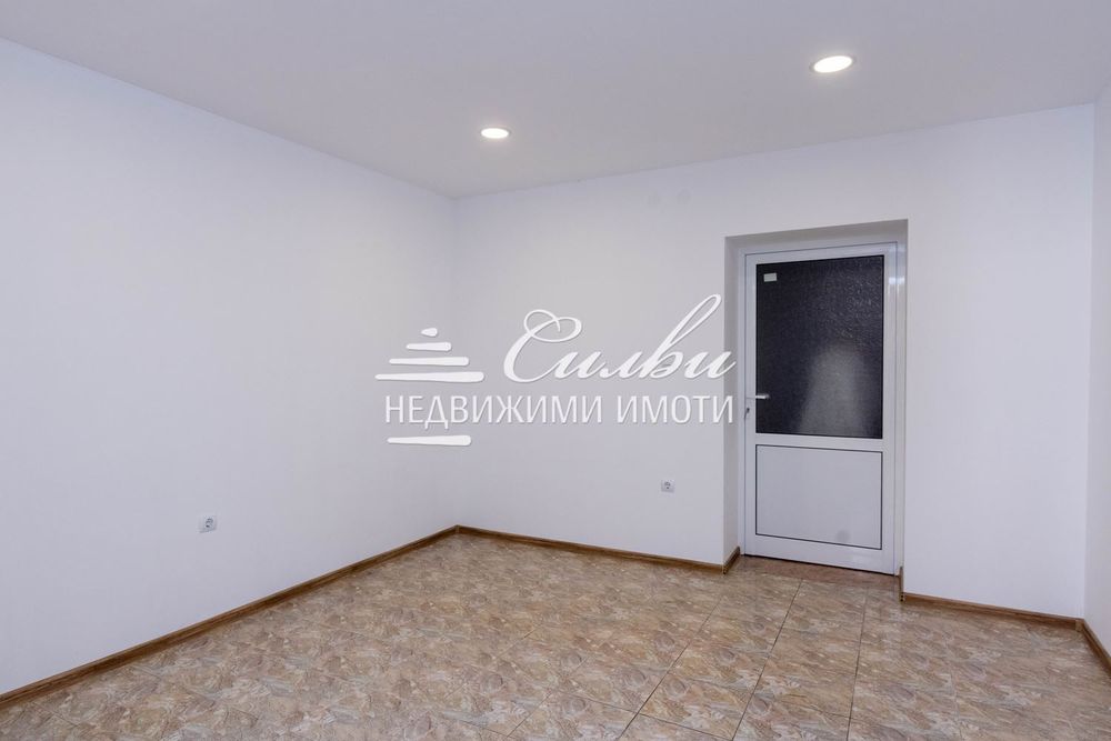 Сутеренен етаж от ТУХЛЕНА къща на плоча - ТОП ЦЕНТЪР !