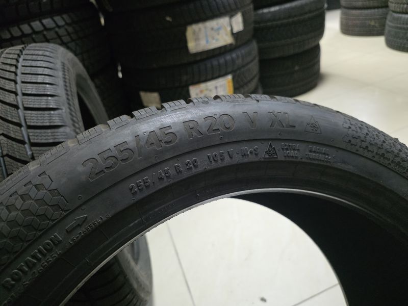 255/45/20//235/50/20 Continental