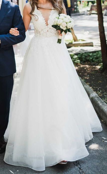 Прекрасна бутикова сватбена рокля-без следи от употреба!