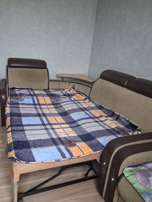 Продам диван и два кресла