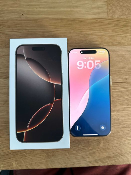 iPhone 16 Pro 256GB Desert Titanium + оригинални Apple кейсове + Quad Lock комплект