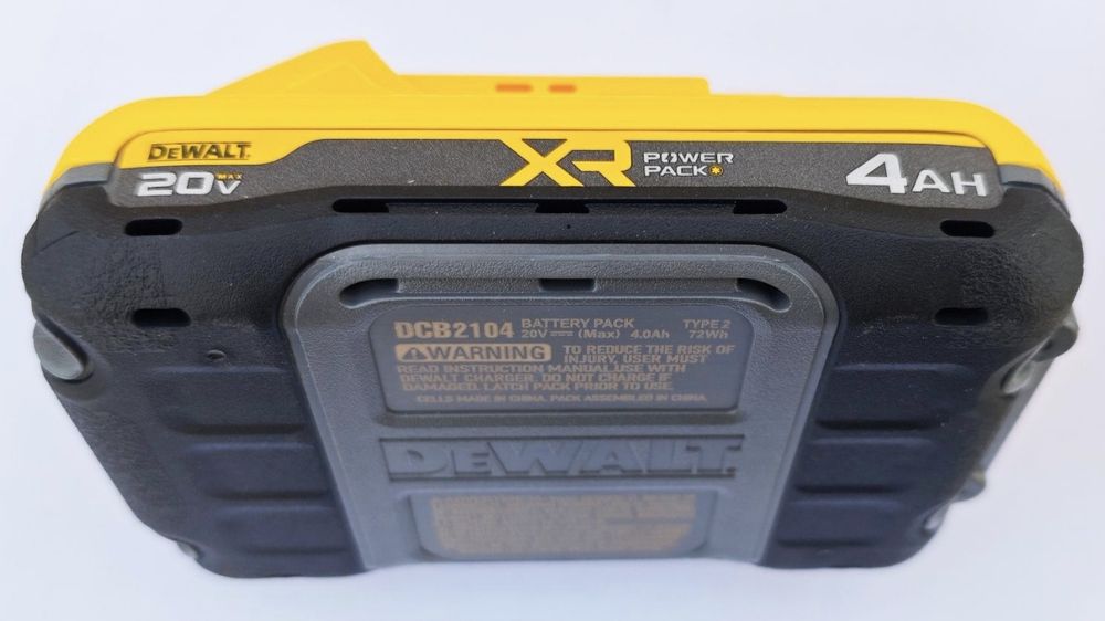 Батарея DeWalt 8Ah и 4Ah powerpack tabless