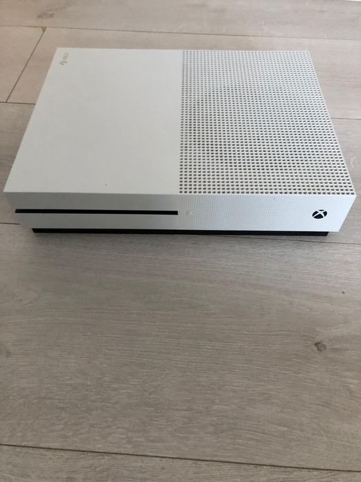 Xbox one s- fifa24