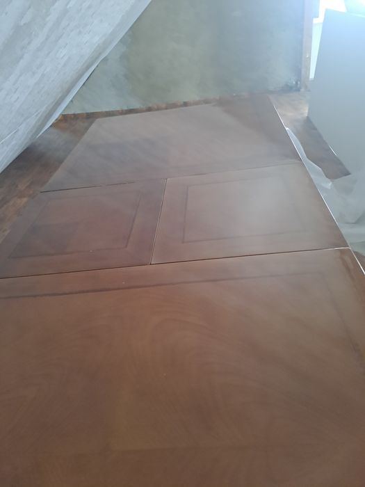 Продаю  комплект стол и стулья