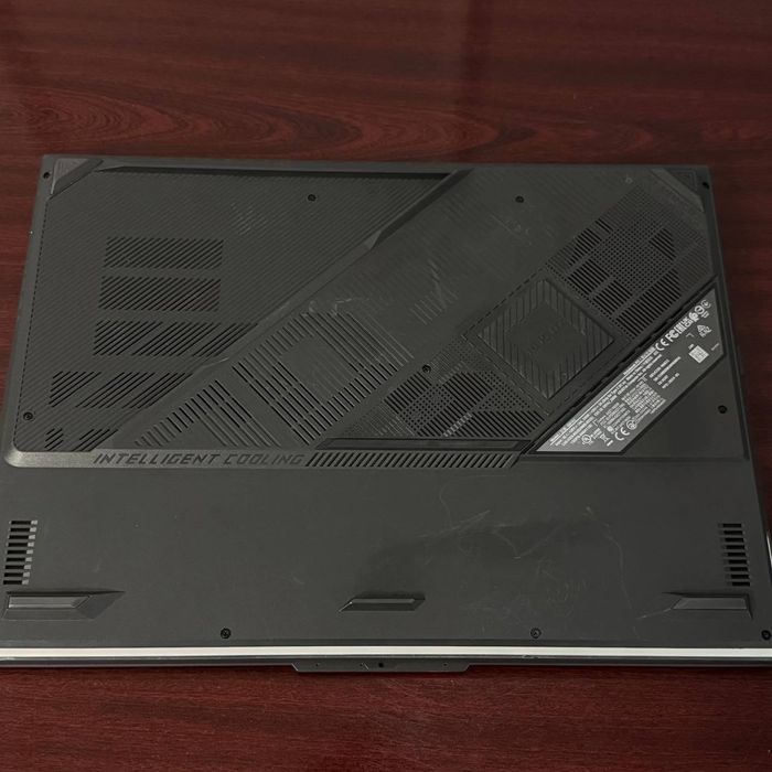 Игровой ноут Asus Rog Strix g18